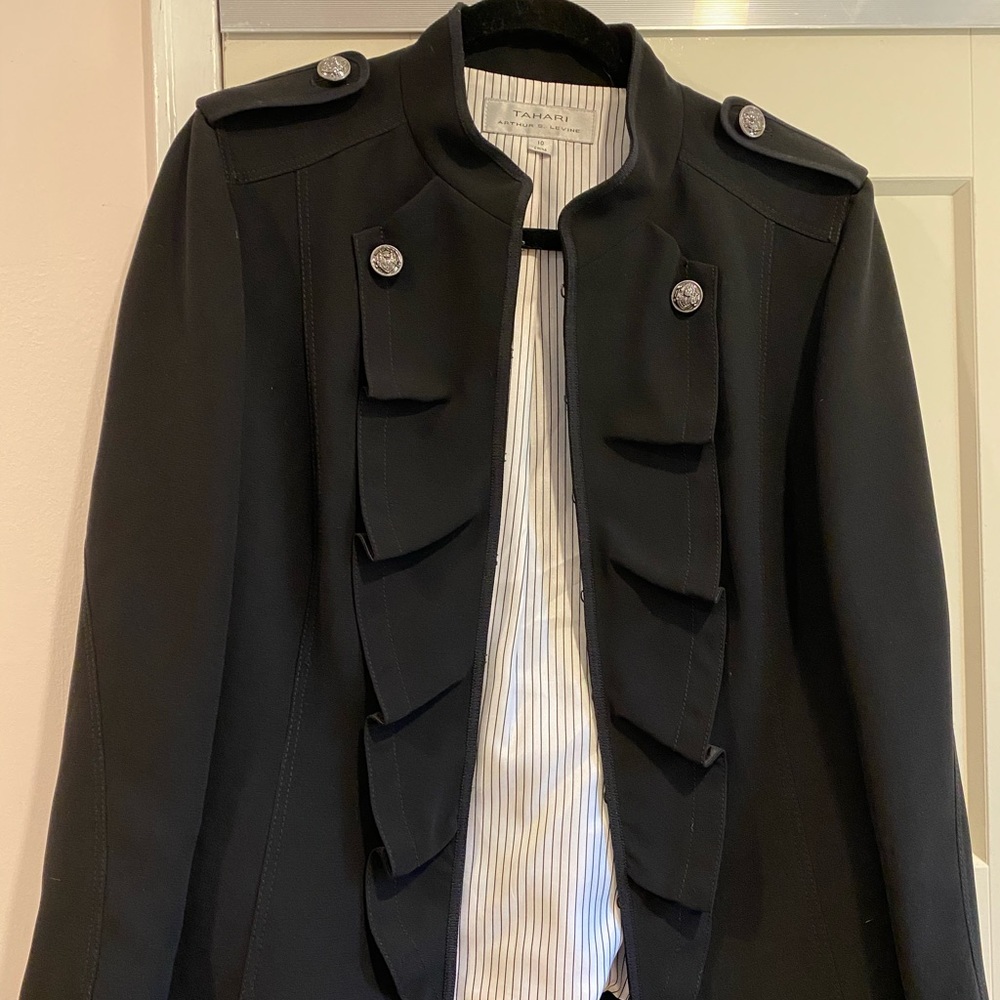 TAHARI beautiful women’s blazer